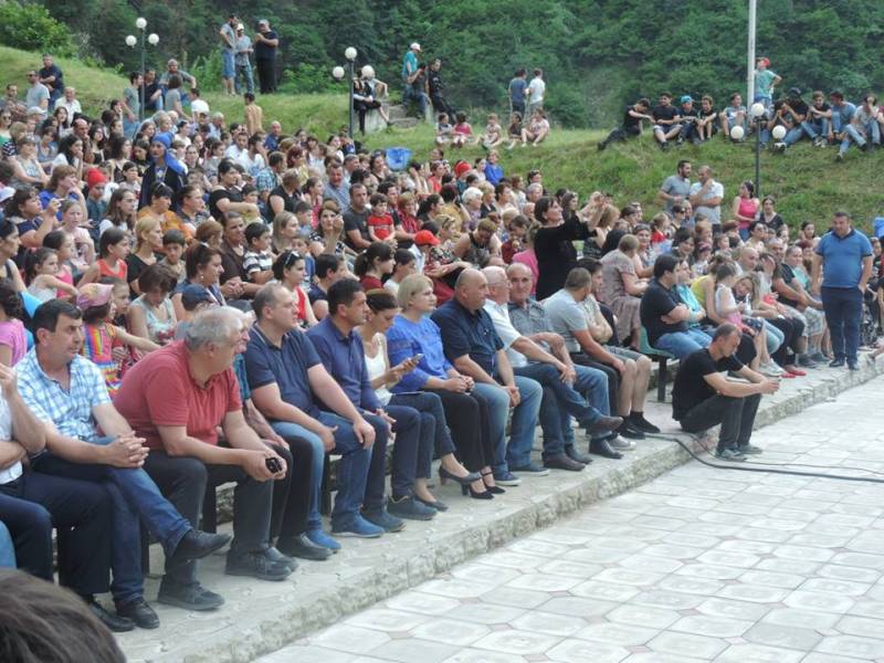 29 ივნისს, ცაგერში, ,,მწვანე თეატრში", ფოლკლორული ფესტივალი „არტ–გენი" გაიმართა.